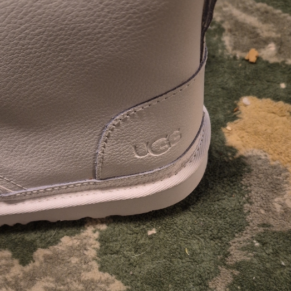 UGG Kids White Cozy Boots - Picture 4 of 7